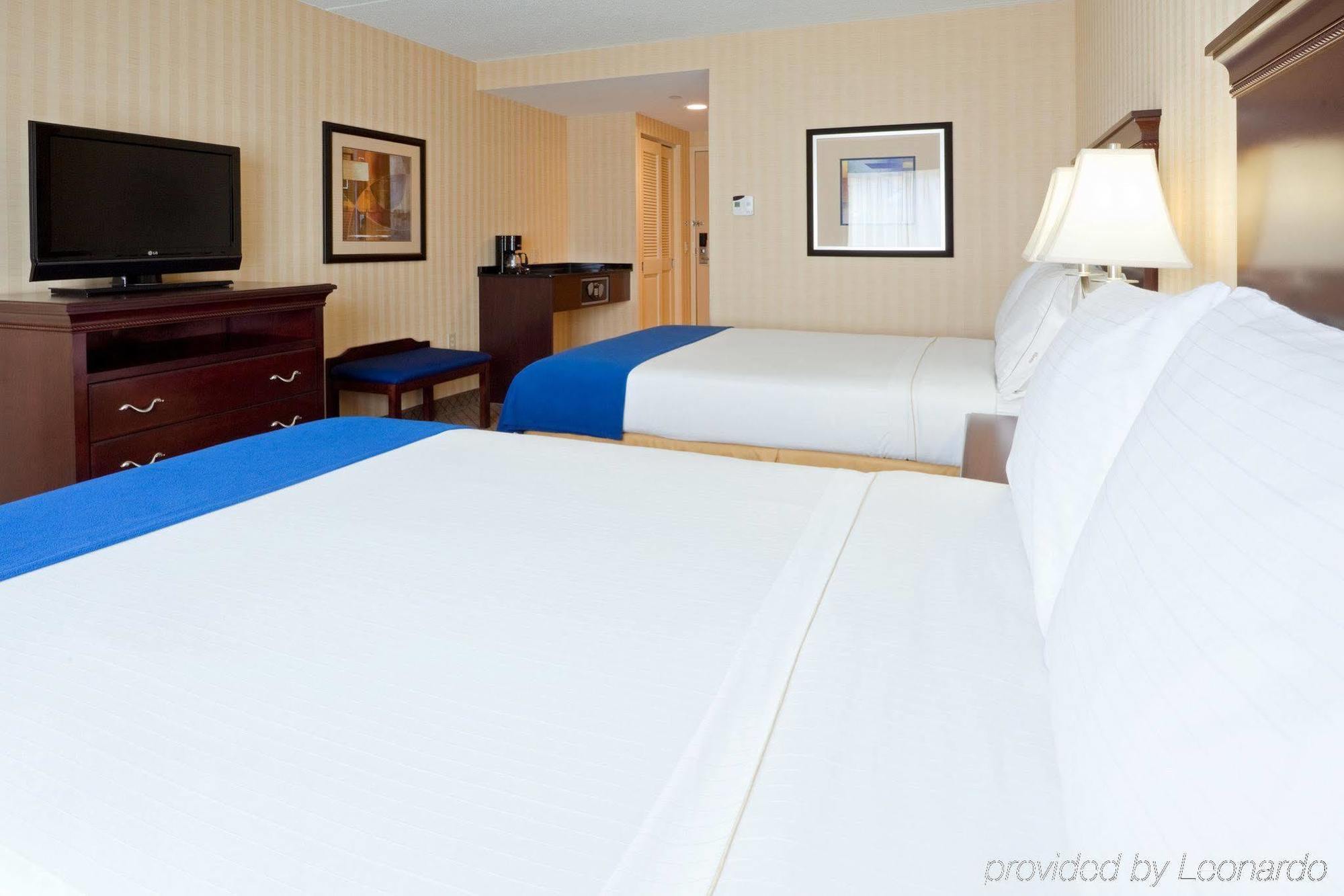 Holiday Inn Express & Suites West Long Branch - Eatontown, An Ihg Hotel Δωμάτιο φωτογραφία