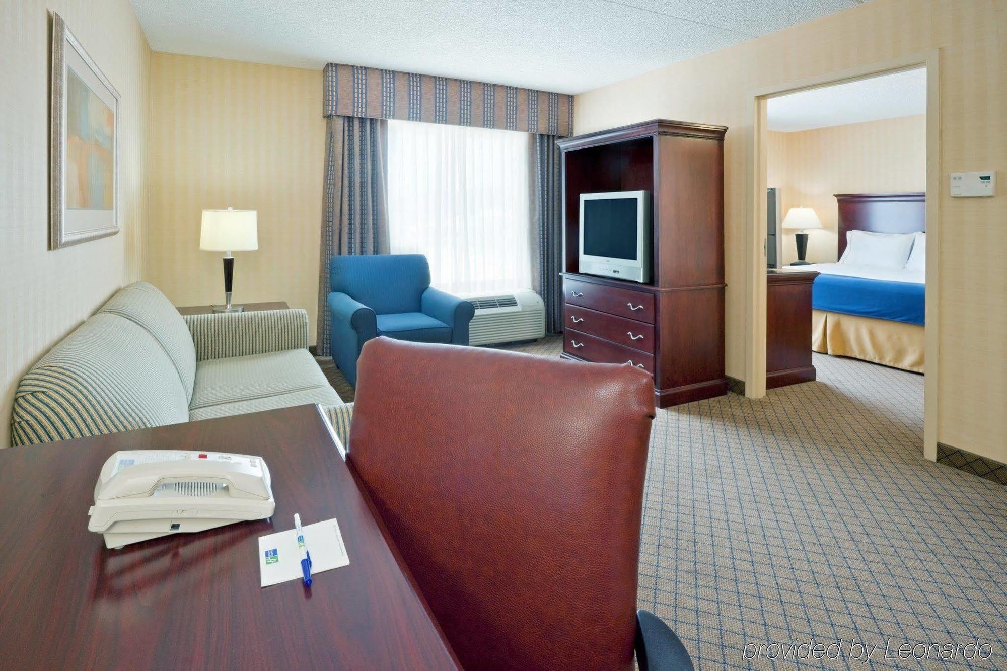 Holiday Inn Express & Suites West Long Branch - Eatontown, An Ihg Hotel Δωμάτιο φωτογραφία